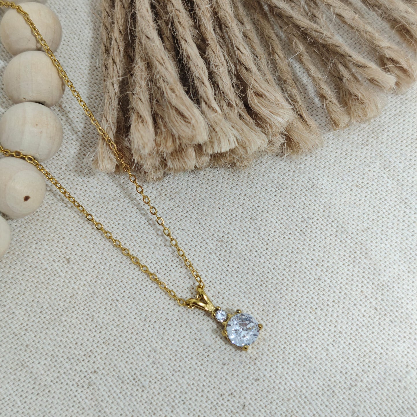 Collar Punto de Luz Dorado