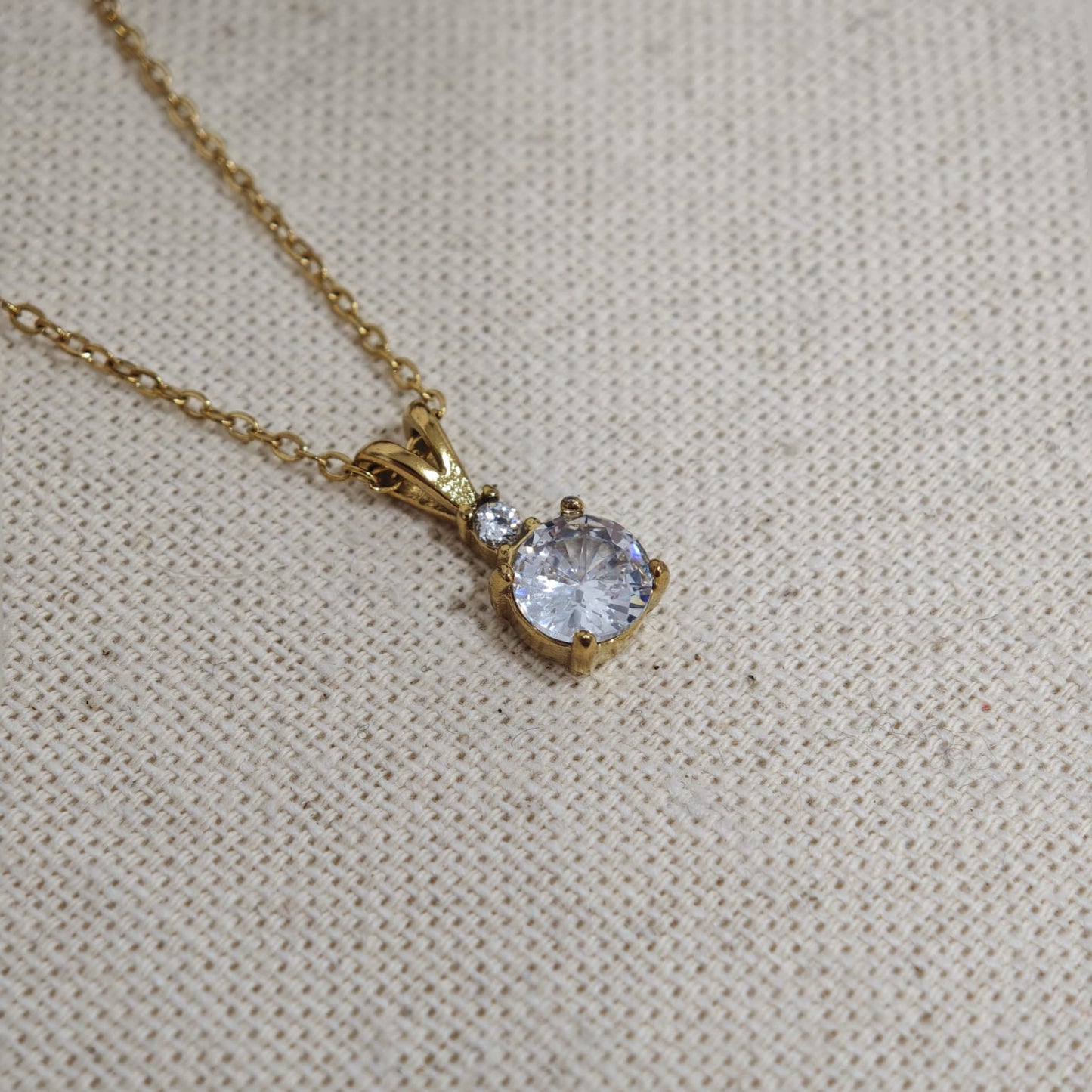 Collar Punto de Luz Dorado