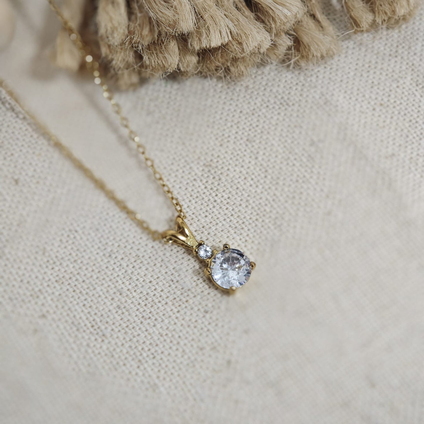 Collar Punto de Luz Dorado